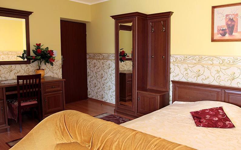 四人标准间, Miły