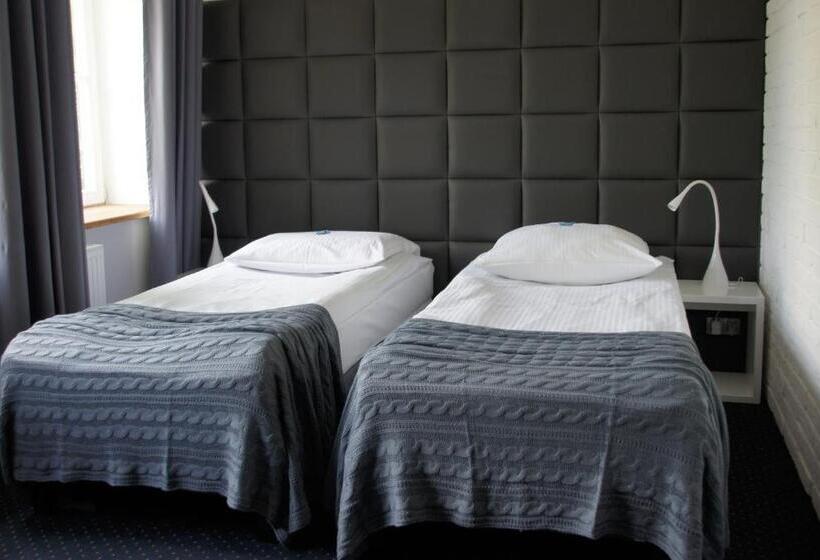 חדר קומפורט לשלושה, Park