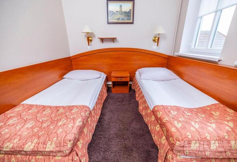 חדר בסיסי, Park