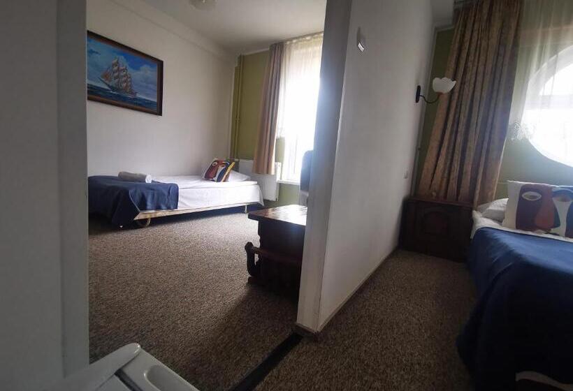 Quarto Triplo Estandar, Pirat Hotel & Spa Hotel Z Basenem