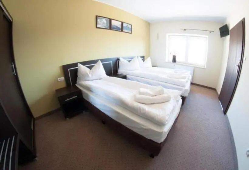 Comfort Kolmen Hengen Huone, Pod Dębami