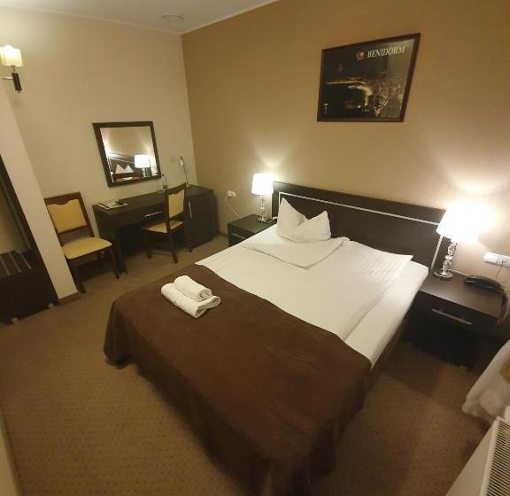 اتاق استاندارد یک نفره, Pod Dębami