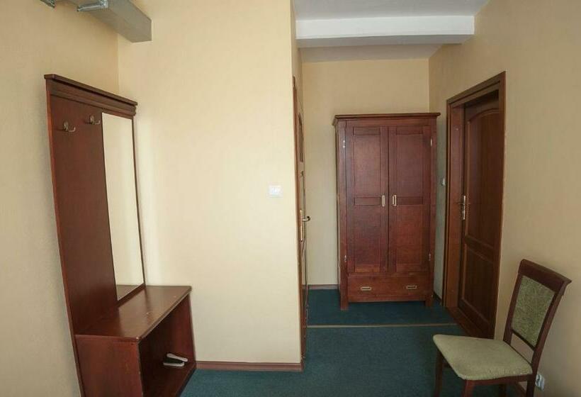 Номер Стандарт, Restauracja Pod Parowozem