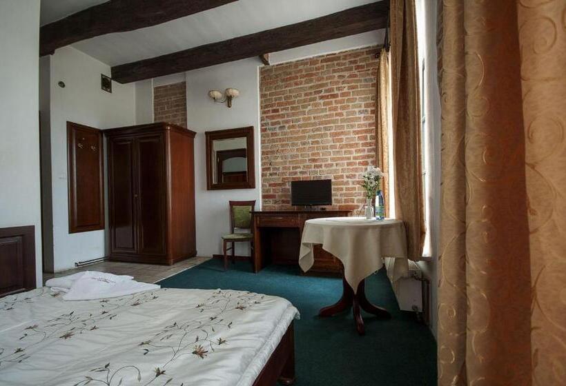 デラックスルーム, Restauracja Pod Parowozem