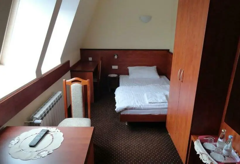 Standard Yhden Hengen Huone, Wielkopolanka