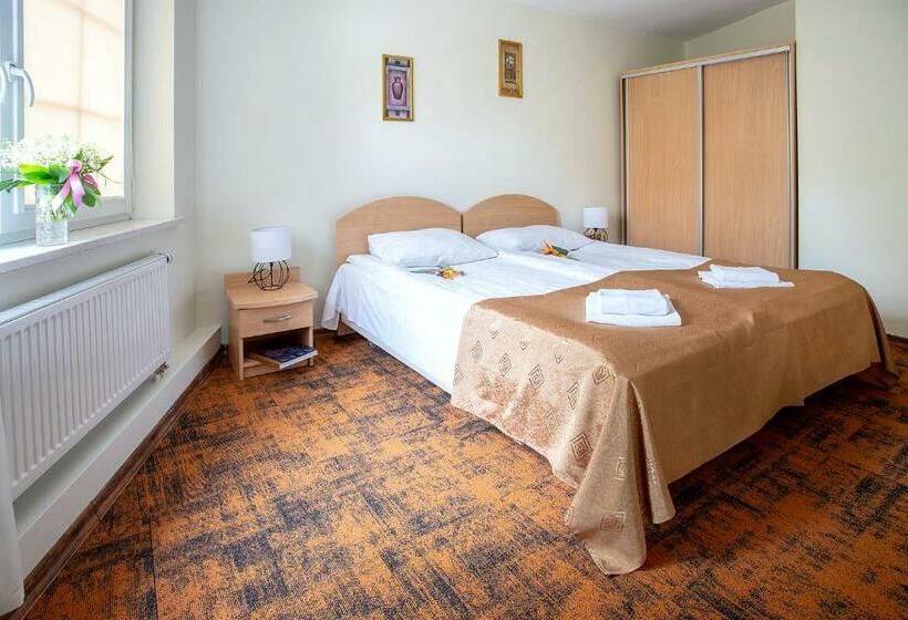 اتاق استاندارد, Zamek