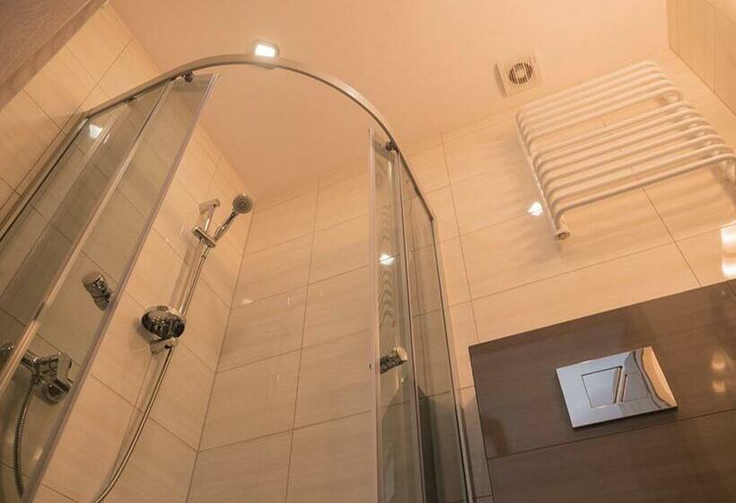 اتاق استاندارد یک نفره, Luna