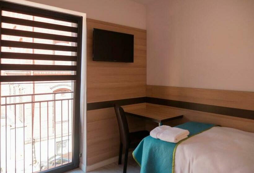 اتاق استاندارد یک نفره, Luna