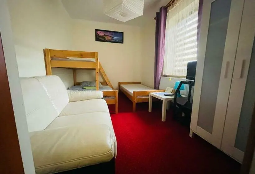 اتاق خانوادگی با سرویس بهداشتی مشترک, Noclegi Airportpark