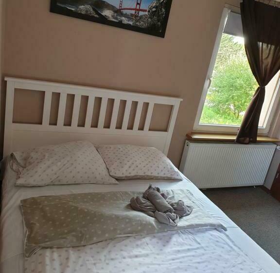 استودیوی استاندارد, Noclegi Airportpark