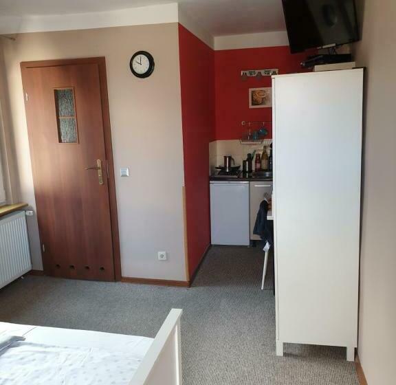 استودیوی استاندارد, Noclegi Airportpark