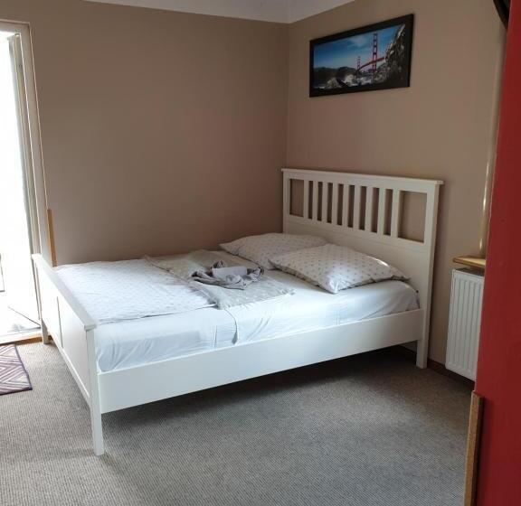 استودیوی استاندارد, Noclegi Airportpark