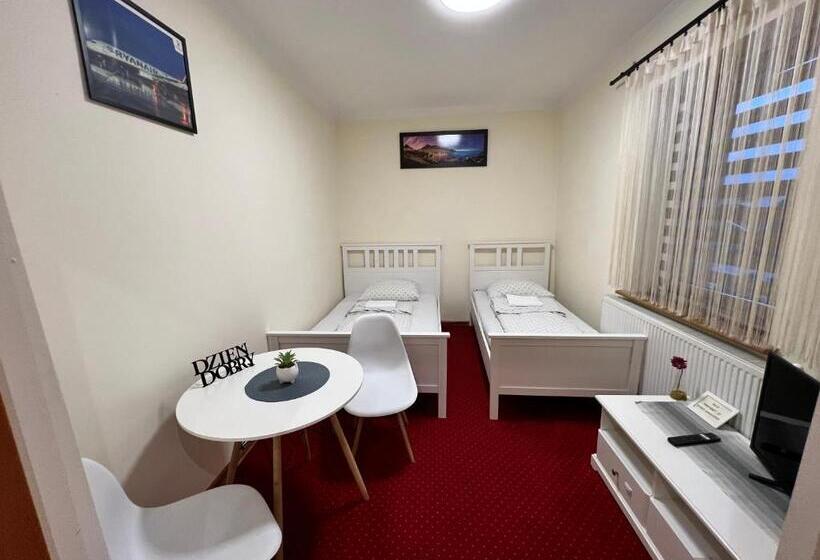 اتاق خانوادگی با سرویس بهداشتی مشترک, Noclegi Airportpark