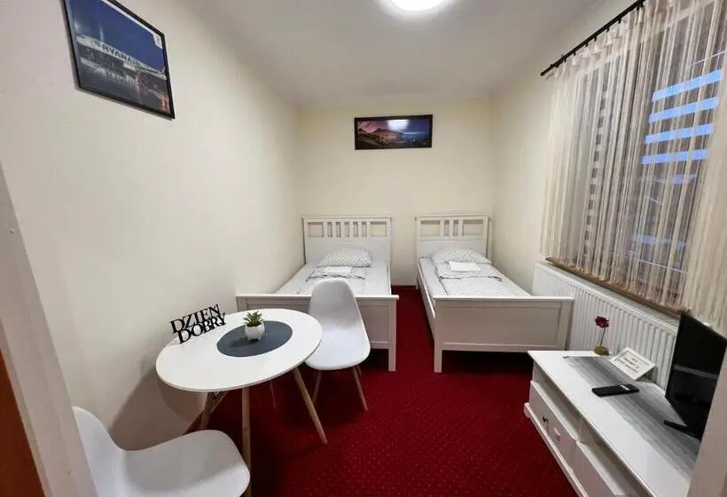 اتاق خانوادگی با سرویس بهداشتی مشترک, Noclegi Airportpark