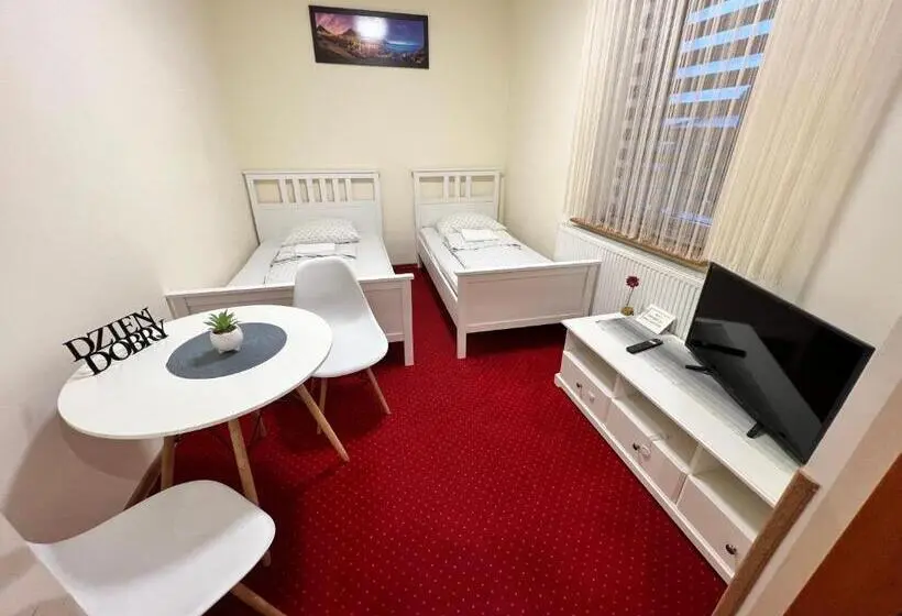 اتاق خانوادگی با سرویس بهداشتی مشترک, Noclegi Airportpark
