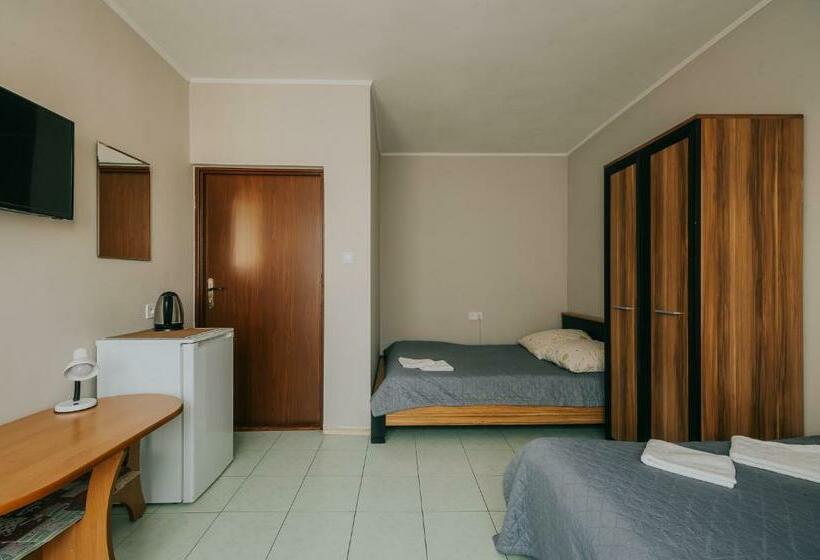 Четырехместный Номер Стандарт с Балконом, Willa Tina