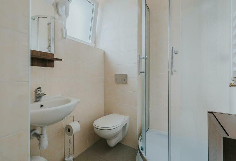 Четырехместный Номер Стандарт с Балконом, Willa Tina