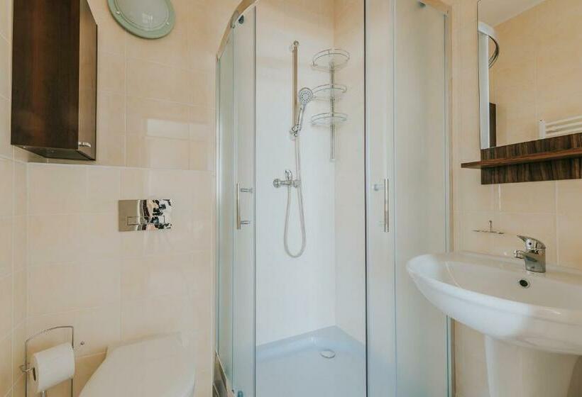 Трехместный Номер Стандарт с Балконом, Willa Tina