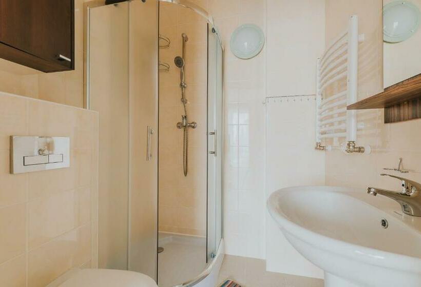 Трехместный Номер Стандарт с Балконом, Willa Tina