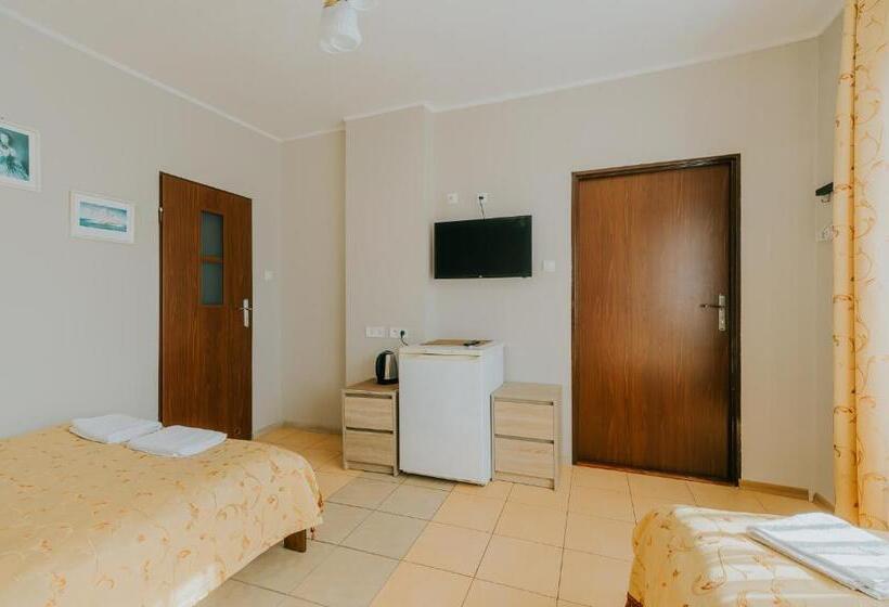 Трехместный Номер Стандарт с Балконом, Willa Tina