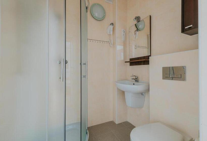 Трехместный Номер Стандарт с Балконом, Willa Tina