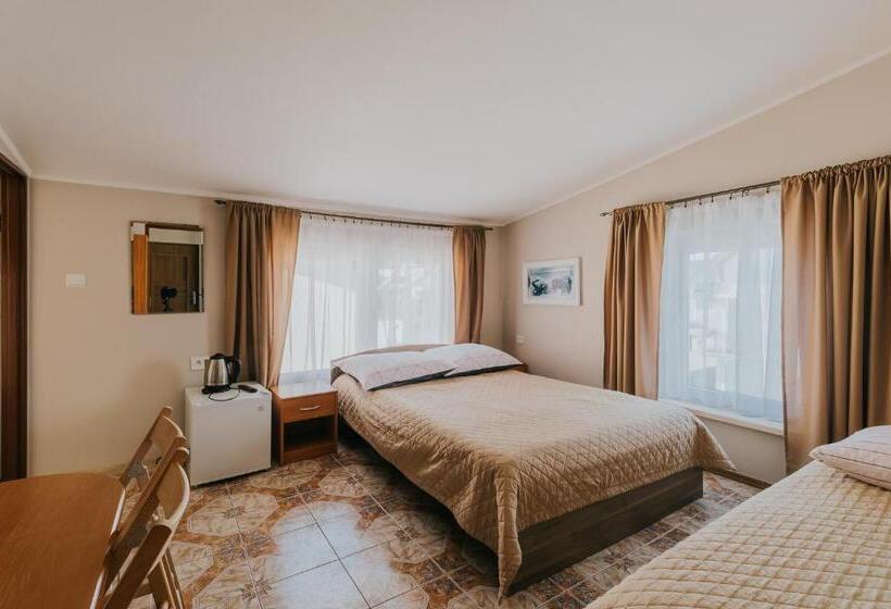 Quarto Triplo Estandar, Willa Tina