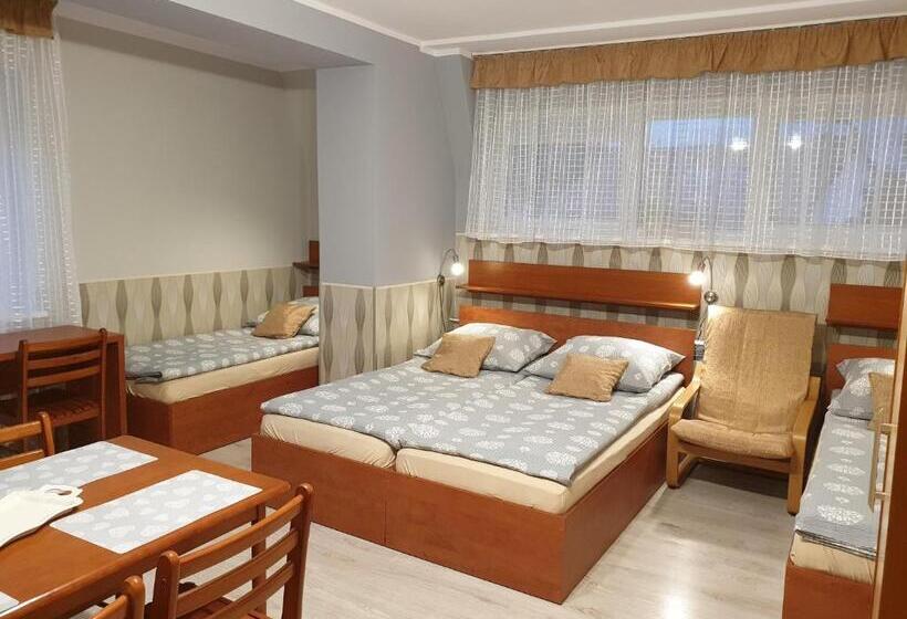 חדר סטנדרט לארבעה, Willa Baca