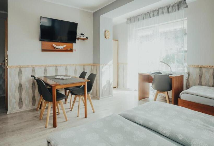 חדר סטנדרט לארבעה, Willa Baca