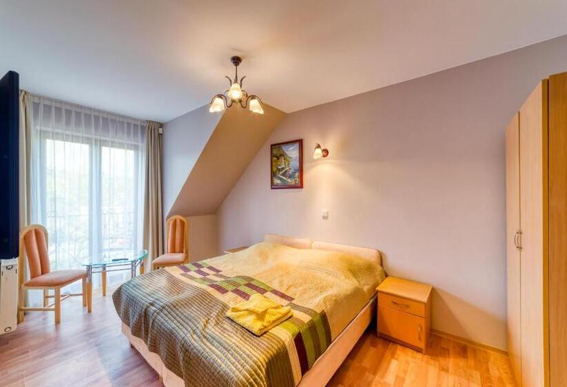 Семейный Номер, Willa Joker