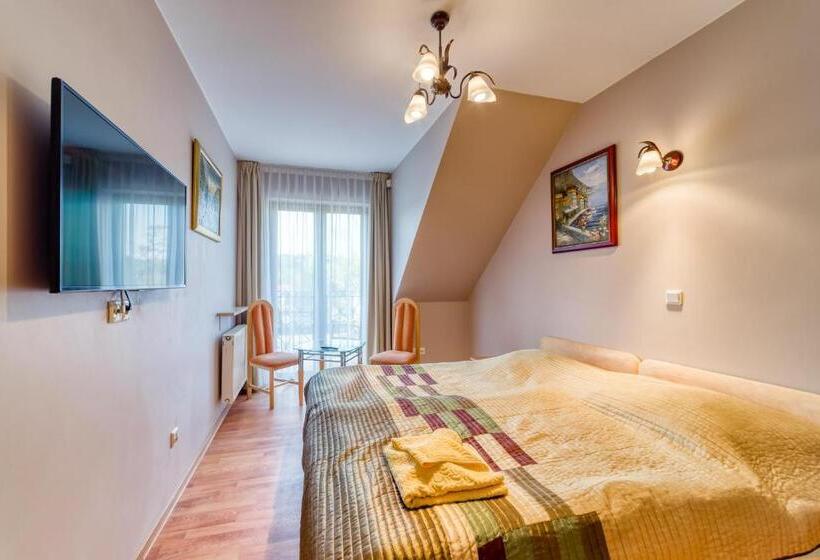 Семейный Номер, Willa Joker