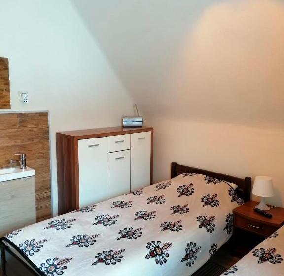 اتاق استاندارد با سرویس بهداشتی مشترک, Willa Pasja