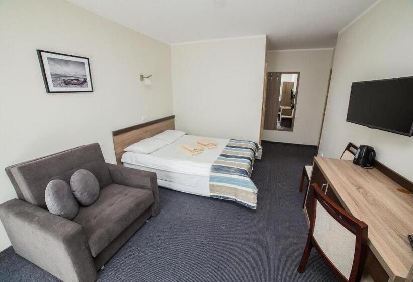 اتاق استاندارد سه تخته با بالکن, Pensjonat Pirat