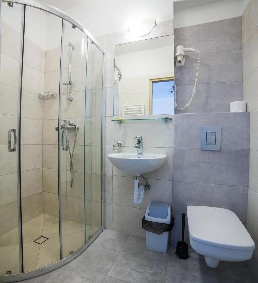 استودیوی استاندارد, Pensjonat Pirat