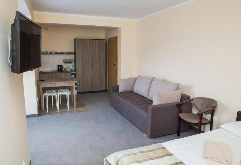 استودیوی استاندارد, Pensjonat Pirat