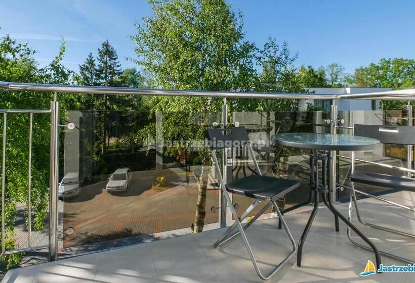 استودیوی استاندارد, Pensjonat Pirat