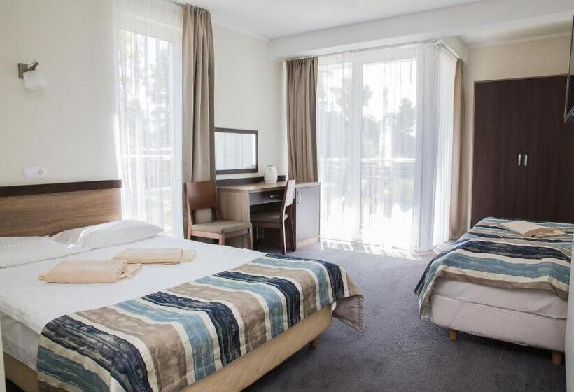 اتاق استاندارد سه تخته با بالکن, Pensjonat Pirat