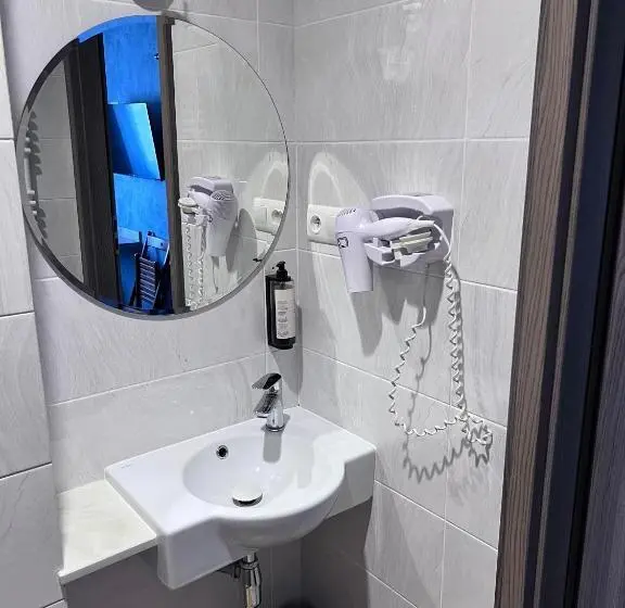 Economy-huone, Pro B&b