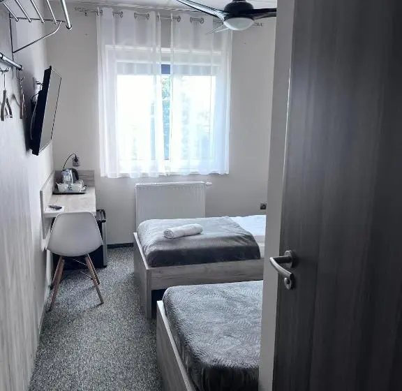 Economy-huone, Pro B&b