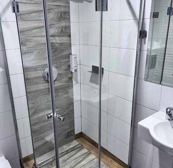 اتاق اکونومی, Pro B&b