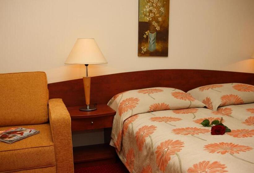 חדר לארבעה סטנדרטי עם מרפסת, Gryf Ośrodek Międzywodzie