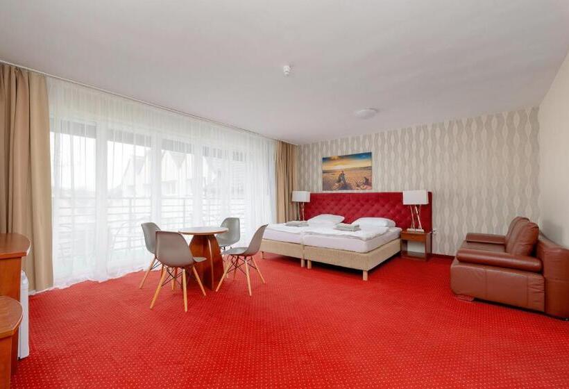 חדר לארבעה סטנדרטי עם מרפסת, Gryf Ośrodek Międzywodzie