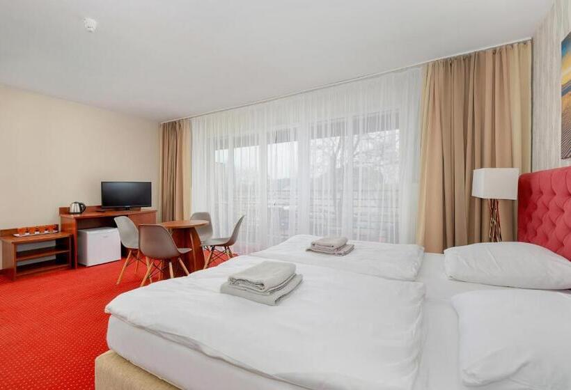 חדר לארבעה סטנדרטי עם מרפסת, Gryf Ośrodek Międzywodzie