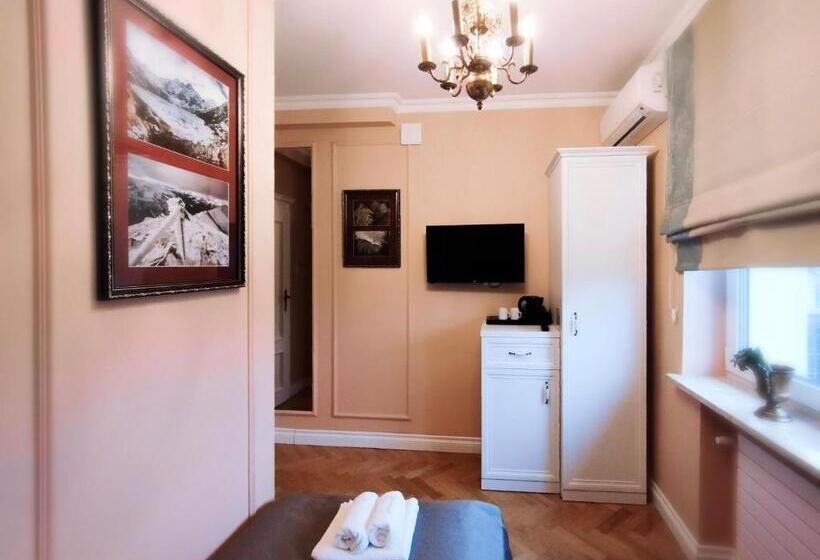 اتاق استاندارد یک نفره, Willa Krakowska