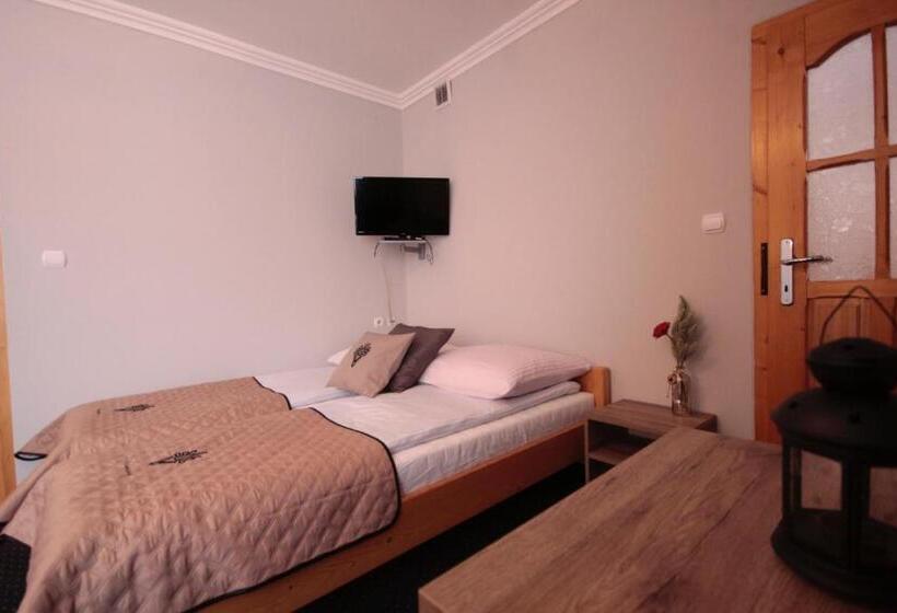 标准三人间, Dom Wypoczynkowy U Czerników