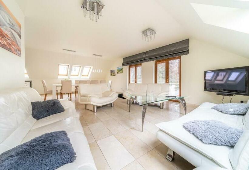 سوئیت 2 خوابه, Szara Willa