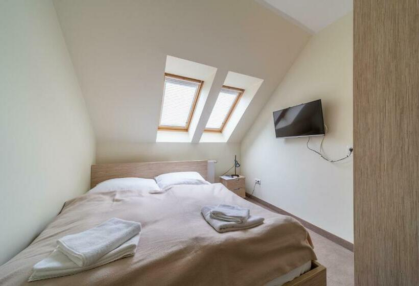 سوئیت 2 خوابه, Szara Willa