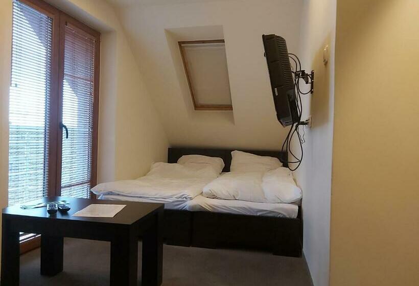 Standard Triple Room with Terrace, Szara Willa