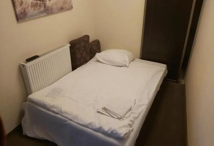 Standard Yhden Hengen Huone, Szara Willa