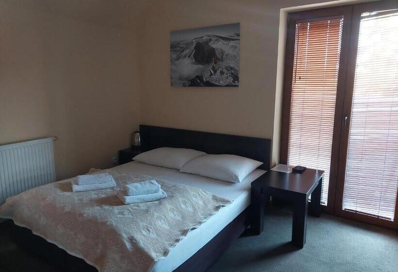 اتاق استاندارد چهار تخته, Szara Willa