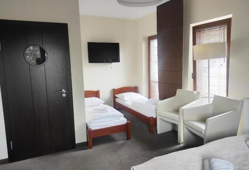 اتاق استاندارد چهار تخته, Szara Willa